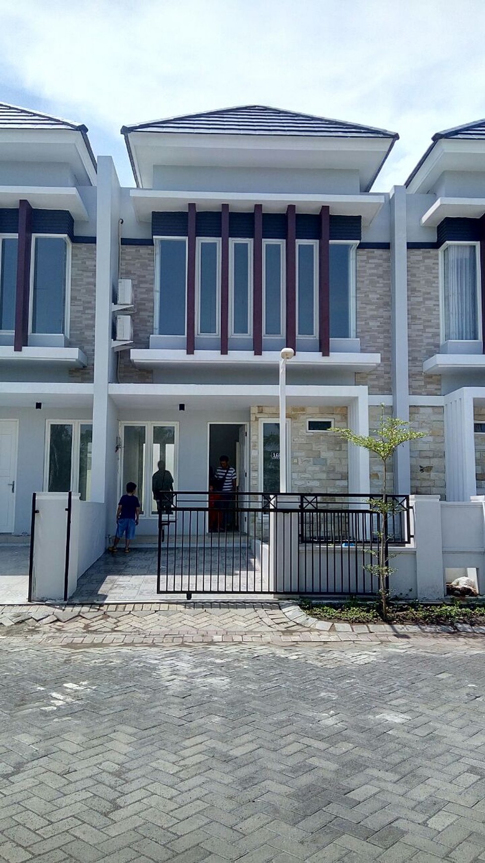 SEWA RUMAH WISATA SEMANGGI RUNGKUT 2 LANTAI