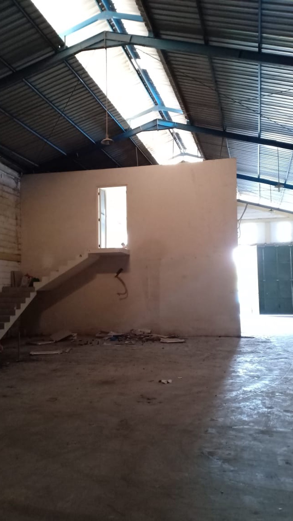 Ruko disewakan Raya Lontar Surabaya Bangunan multifungsi