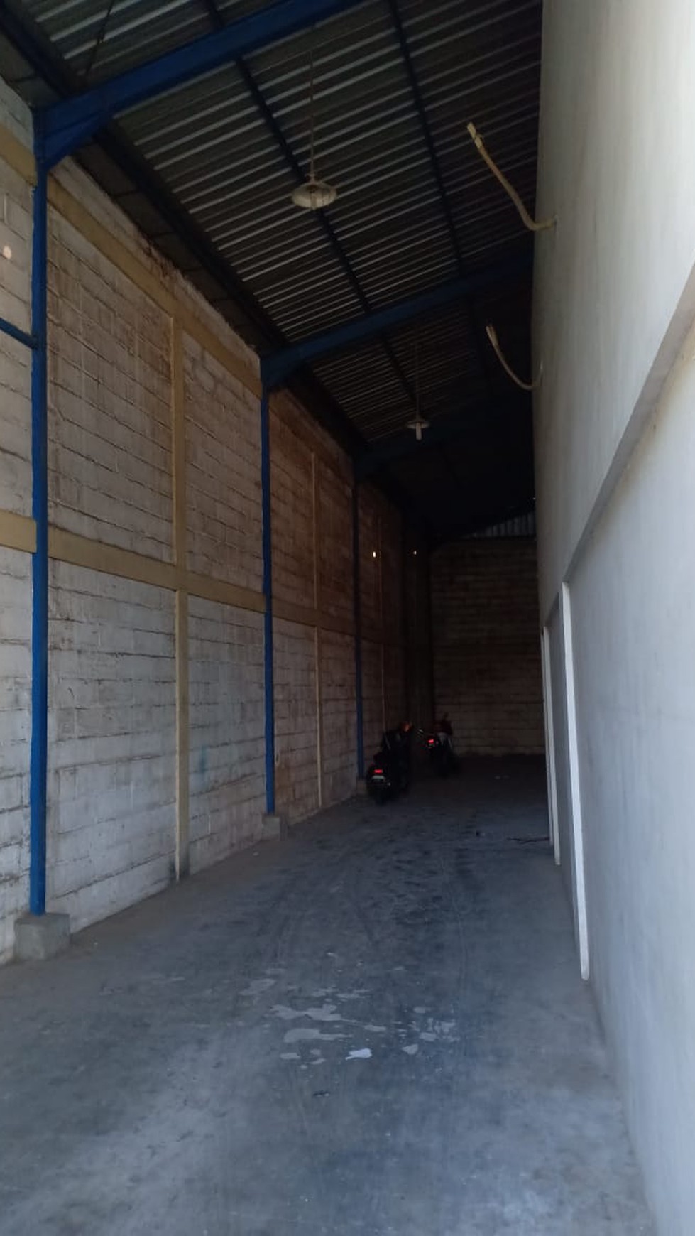 Ruko disewakan Raya Lontar Surabaya Bangunan multifungsi