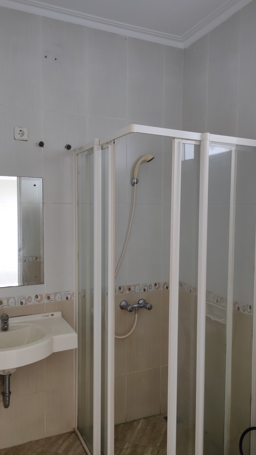 Rumah hook kota wisata cluster premium