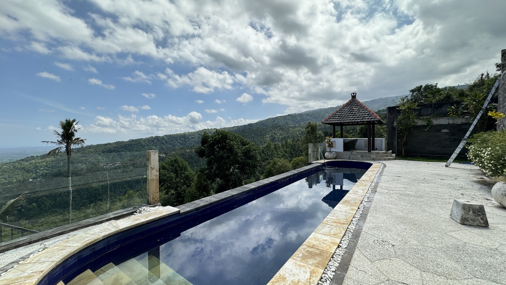 3-BEDROOM VILLA WITH OCEAN VIEWS