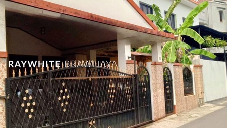 Rumah Lama Lokasi Strategis Area Kebayoran Baru