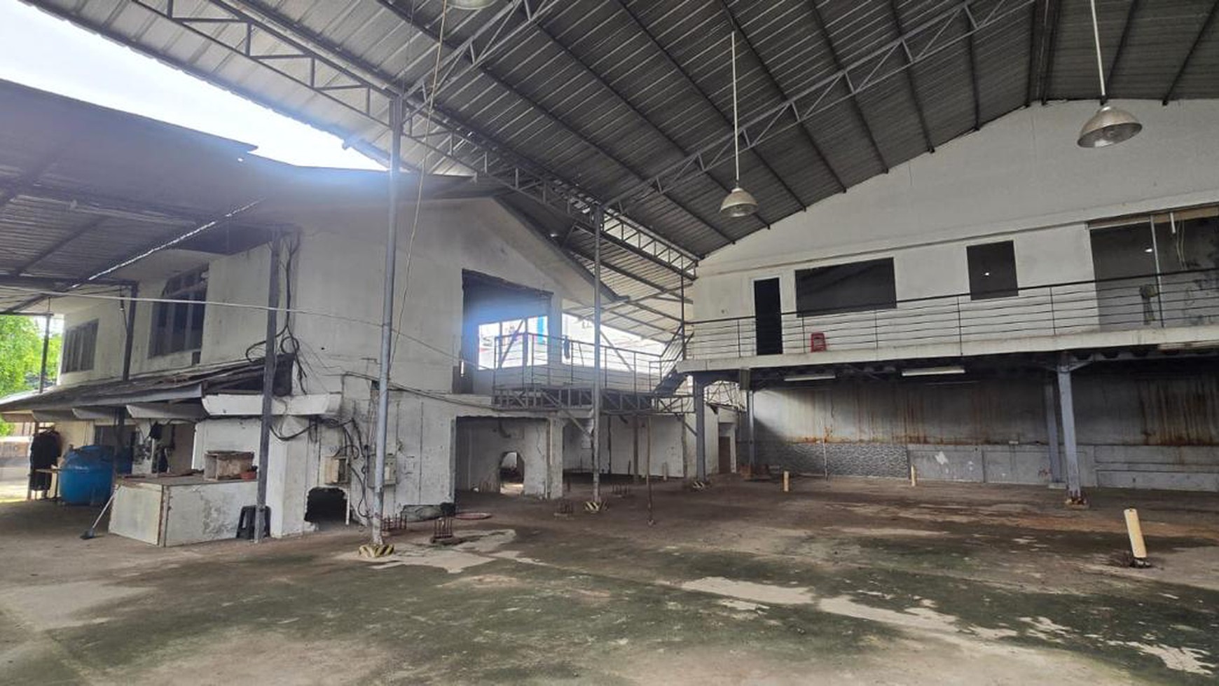 Gudang Hitung Tanah Di Jl RC Veteran Bintaro Jakarta Selatan