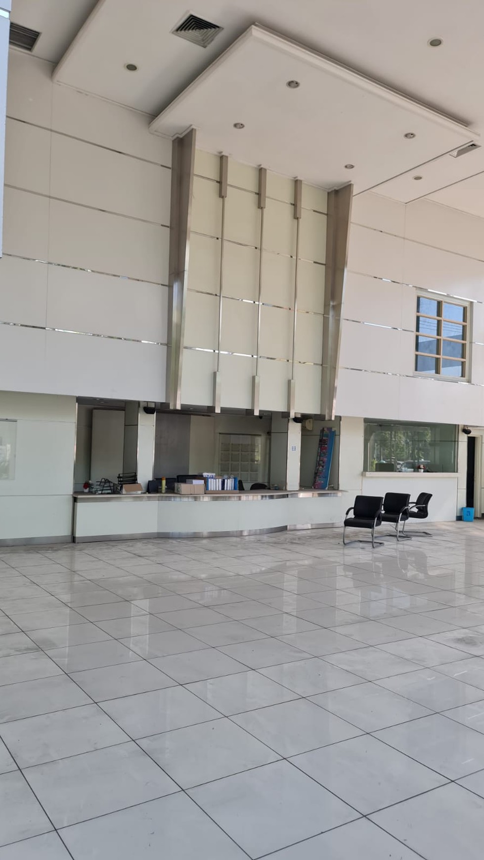 Dijual / Disewakan 1602 m2 Gedung Surabaya Pusat di Jalan Sulawesi - Kec.Gubeng - NOL JALAN RAYA - Parkiran MOBIL LUAS