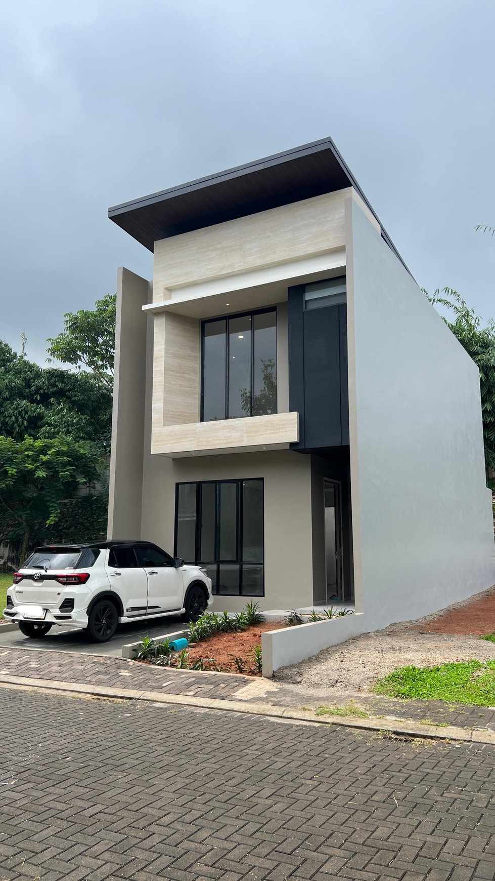 BRAND NEW HOUSE bangun dari Kavling di Vanya Park  Cluster AZURA BSD City