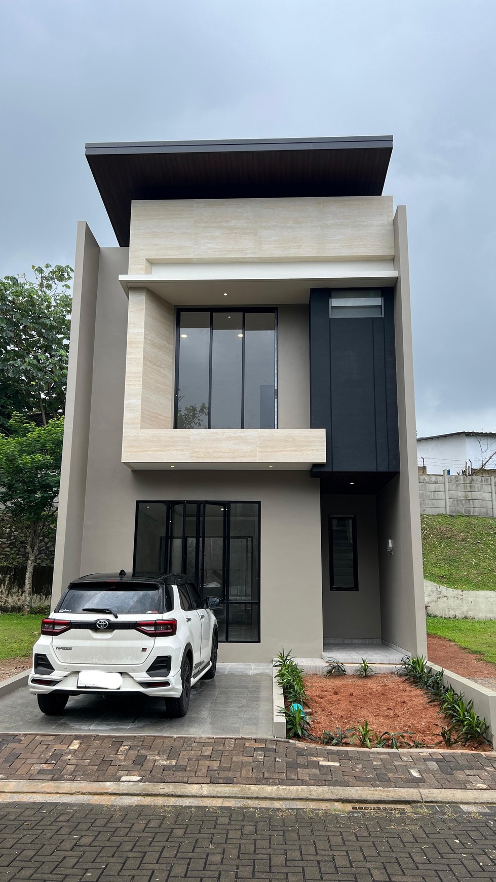 BRAND NEW HOUSE bangun dari Kavling di Vanya Park  Cluster AZURA BSD City