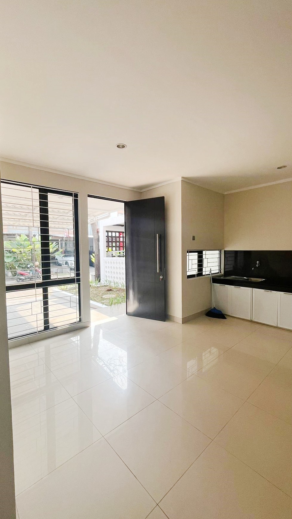 Rumah Minimalis, Siap Huni di Kebayoran Residence Bintaro Jaya