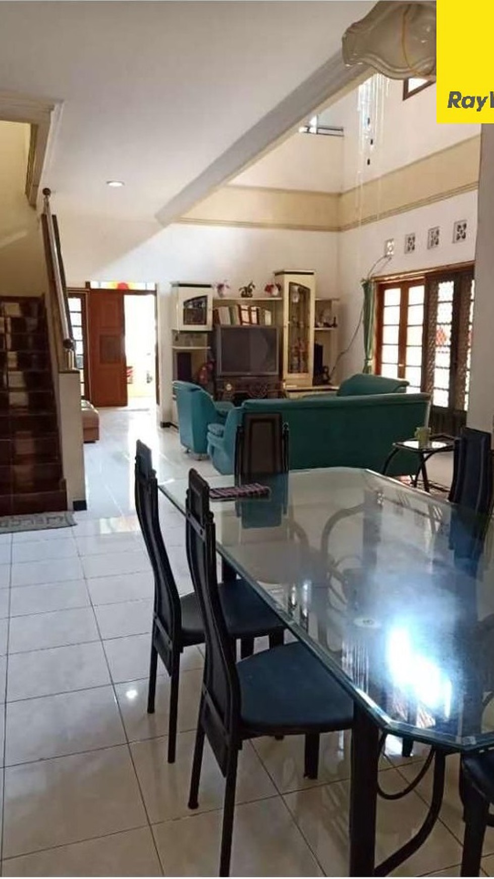 Dijual Rumah 2 lantai Semi Furnish di Pantai Mentari Surabaya