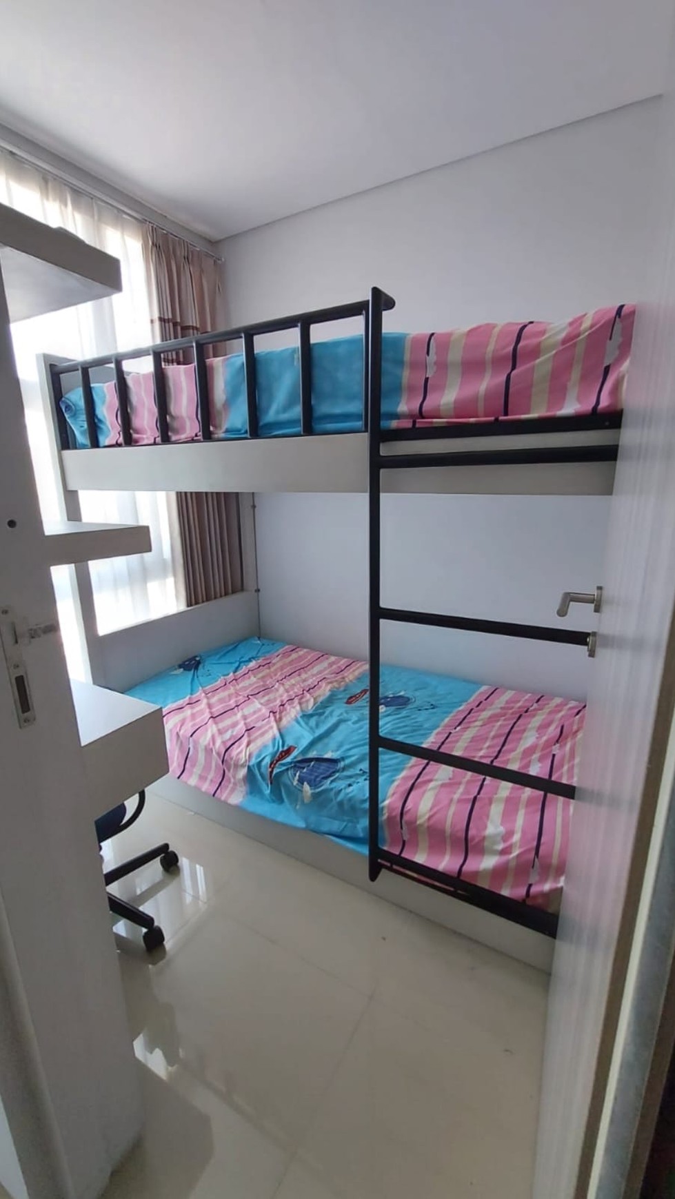 Sewa Rumah Full Furnished Nyaman di Cluster Queensland - Siap Huni!