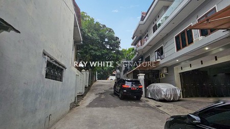 Rumah Lama di Wijaya 1 Kebayoran Cocok Untuk Usaha