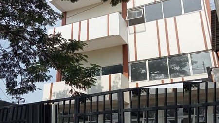 Disewakan Ruko 3 lantai di Nol Raya Banyu Urip Surabaya
