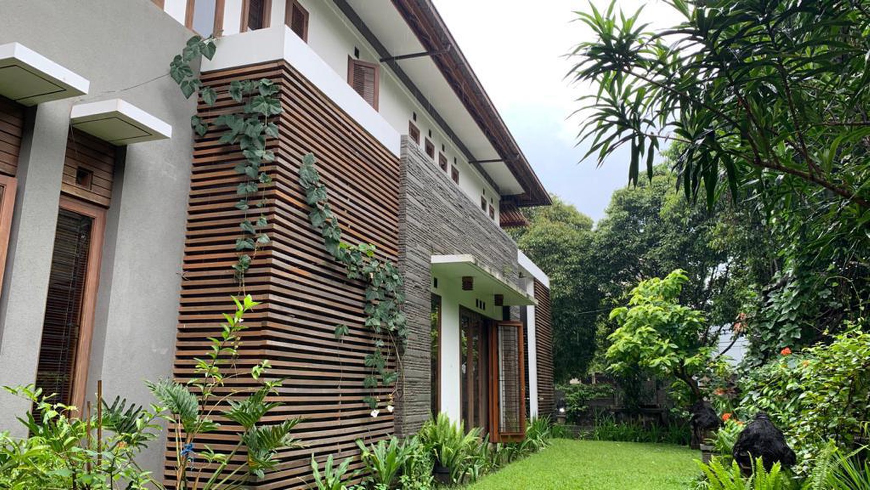 Dijual Rumah Mewah Batununggal Siap Huni Rp.12,5M