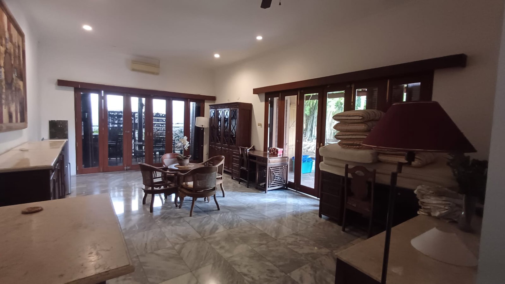 Rumah bagus, halaman luas, dalam cluster di Cireunde