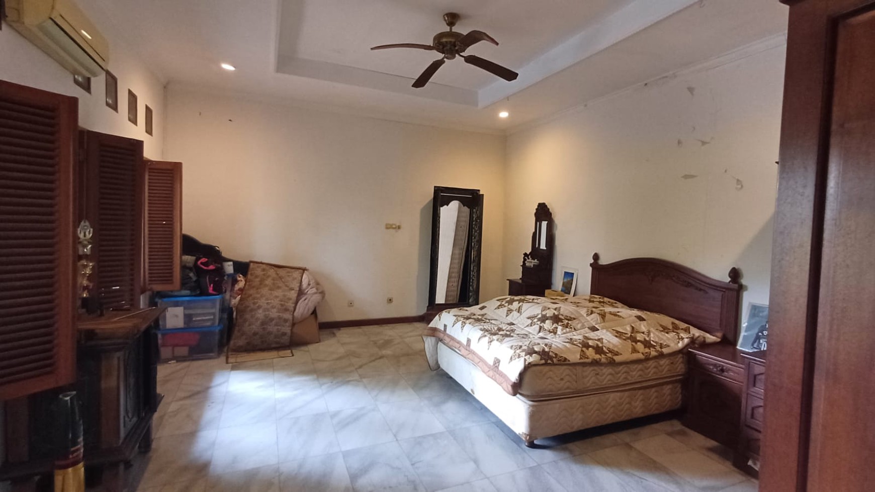 Rumah bagus, halaman luas, dalam cluster di Cireunde