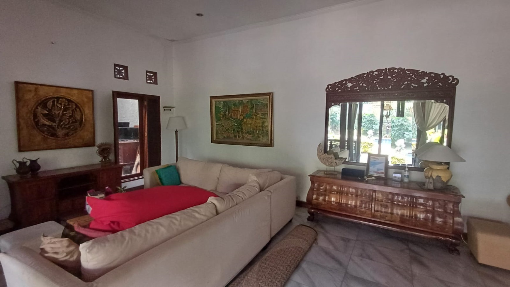 Rumah bagus, halaman luas, dalam cluster di Cireunde