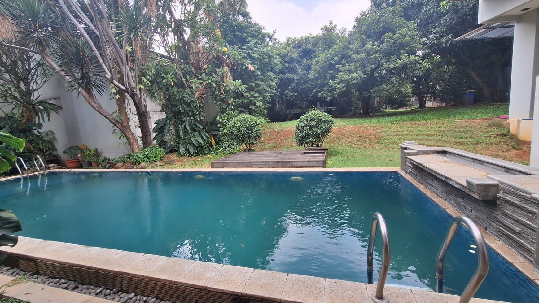 Rumah ada kolam renang di Bintaro Jaya sektor 8