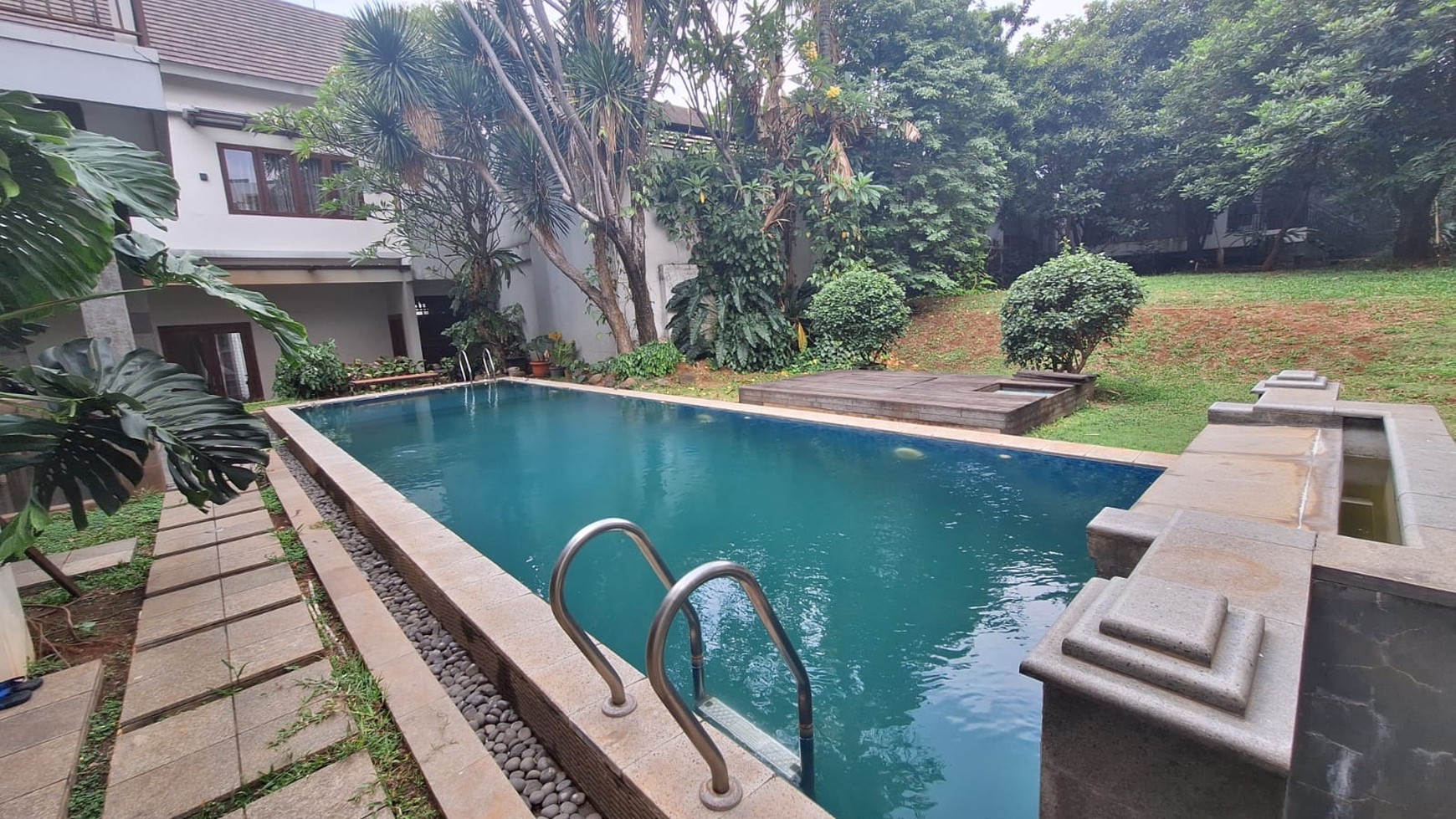Rumah ada kolam renang di Bintaro Jaya sektor 8