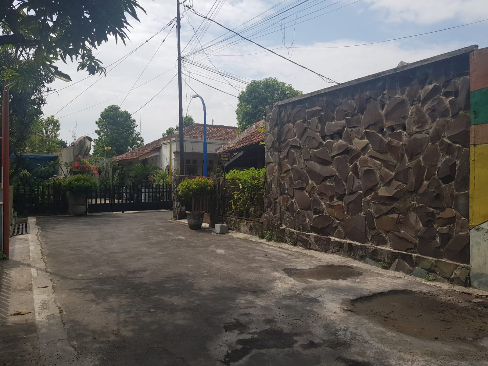 Rumah Hoek Hitung Tanah di Jalan Golf Dekat SMAN 24 Bandung