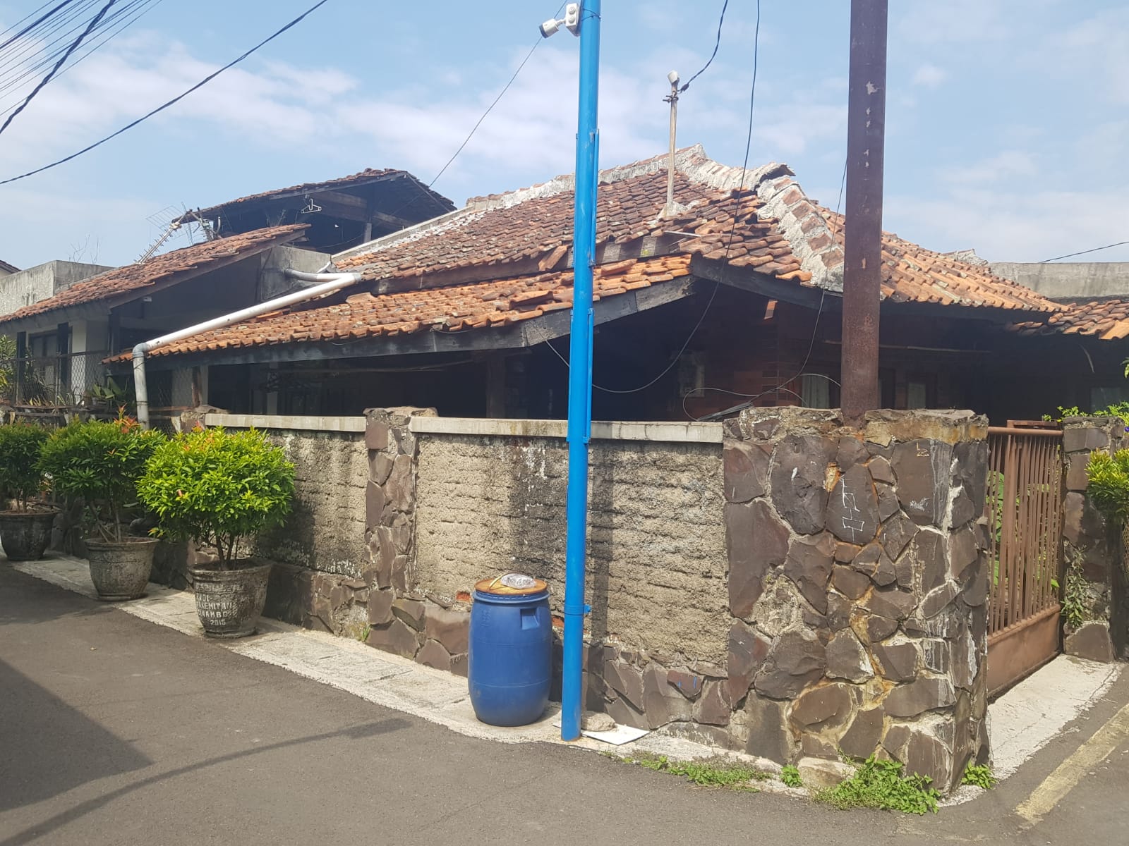 Rumah Hoek Hitung Tanah di Jalan Golf Dekat SMAN 24 Bandung
