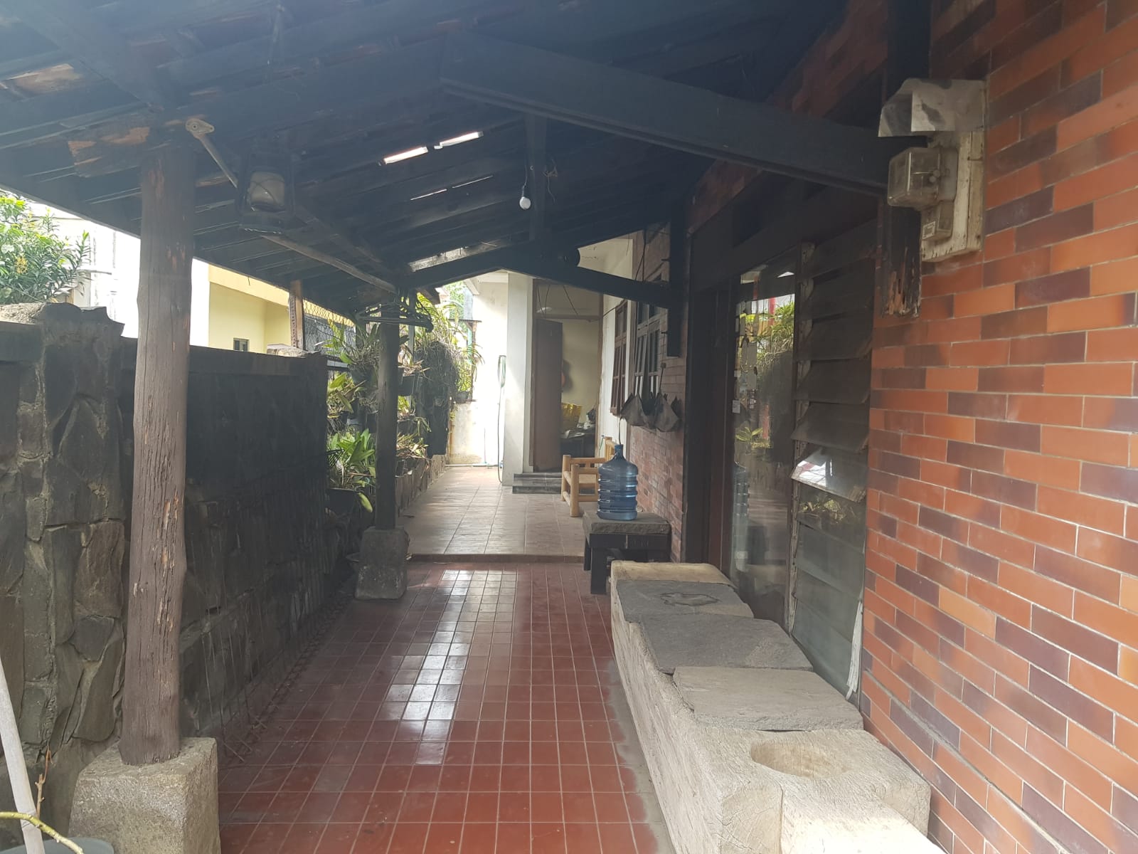 Rumah Hoek Hitung Tanah di Jalan Golf Dekat SMAN 24 Bandung