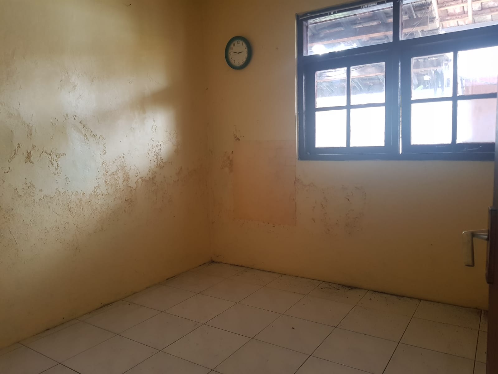 Rumah Hoek Hitung Tanah di Jalan Golf Dekat SMAN 24 Bandung