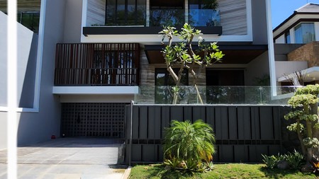 Dijual Rumah Baru Bukit Golf Internasional Citraland Surabaya - PREMIUM GROHE Sanitary - ROW jalan DOUBLE SPESIAL BONUS Furniture 