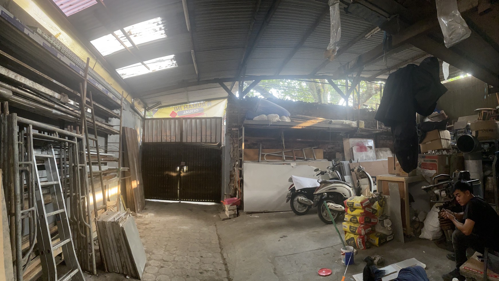 DiJual Rumah /Tempat Usaha Di Mainroad Rajawali 