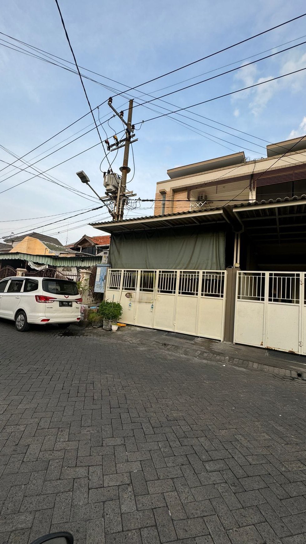 Rumah Mewah 2 Lantai di Surabaya Pusat - Siap Huni, 1.95M