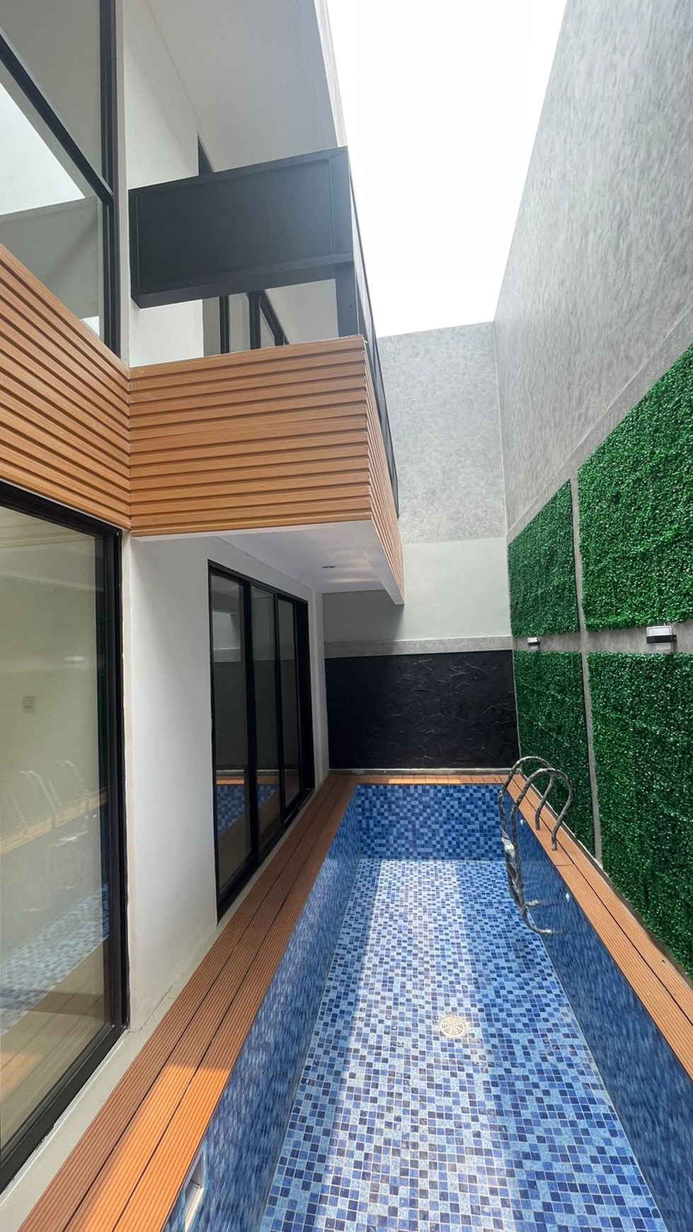 Brand New House ada private pool   di Mertilang  bintaro sektor 9  