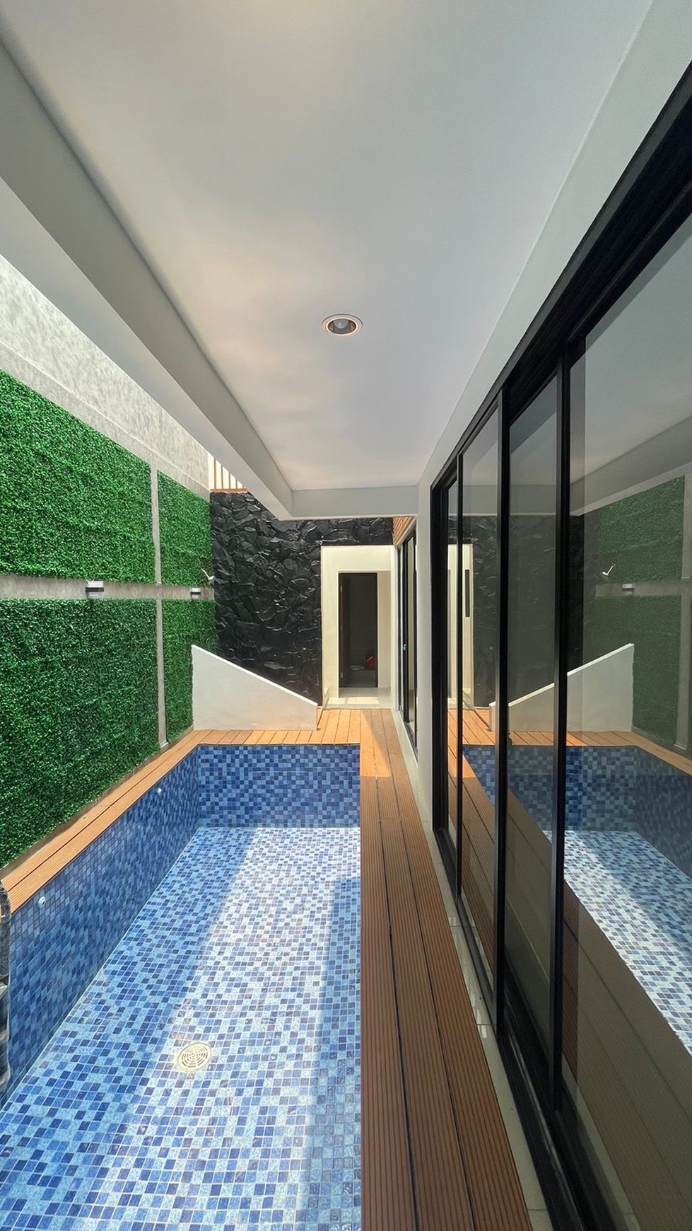 Brand New House ada private pool   di Mertilang  bintaro sektor 9  