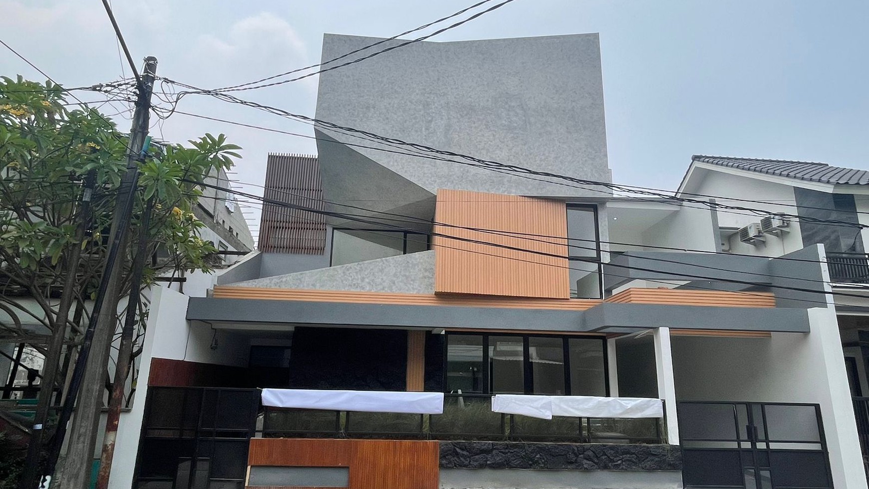 Brand New House ada private pool   di Mertilang  bintaro sektor 9  