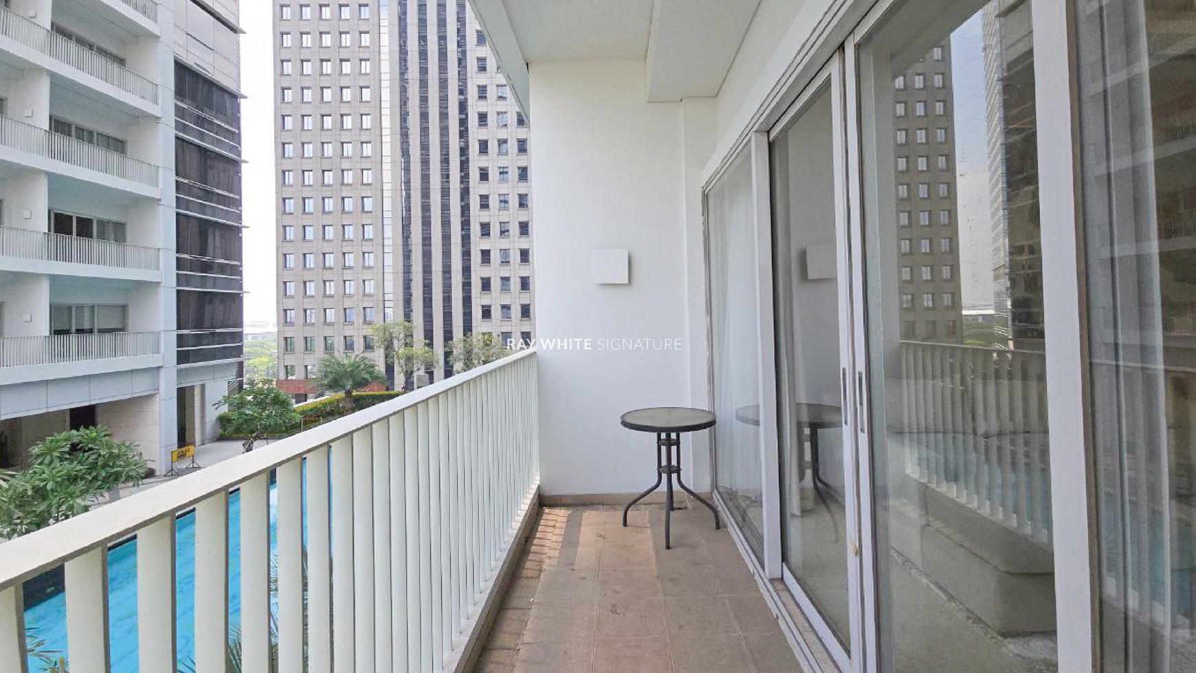 Disewakan Apartemen Capital Residence 3 BR Furnished SCBD 