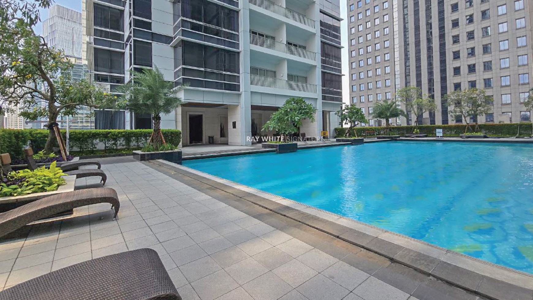 Disewakan Apartemen Capital Residence 3 BR Furnished SCBD 