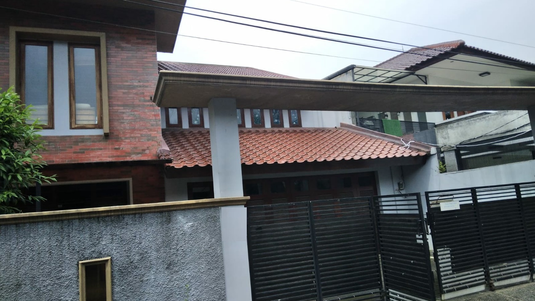 Rumah Halaman luas, 2 Lantai di Bintaro