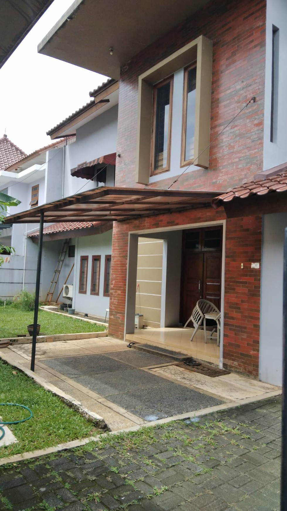 Rumah Halaman luas, 2 Lantai di Bintaro