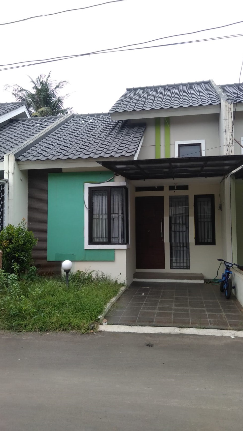 Rumah minimalis, siap huni di Ciputat.