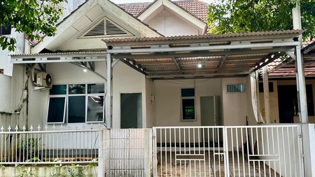 Rumah Siap Huni dengan Halaman Belakang Luas @BSD