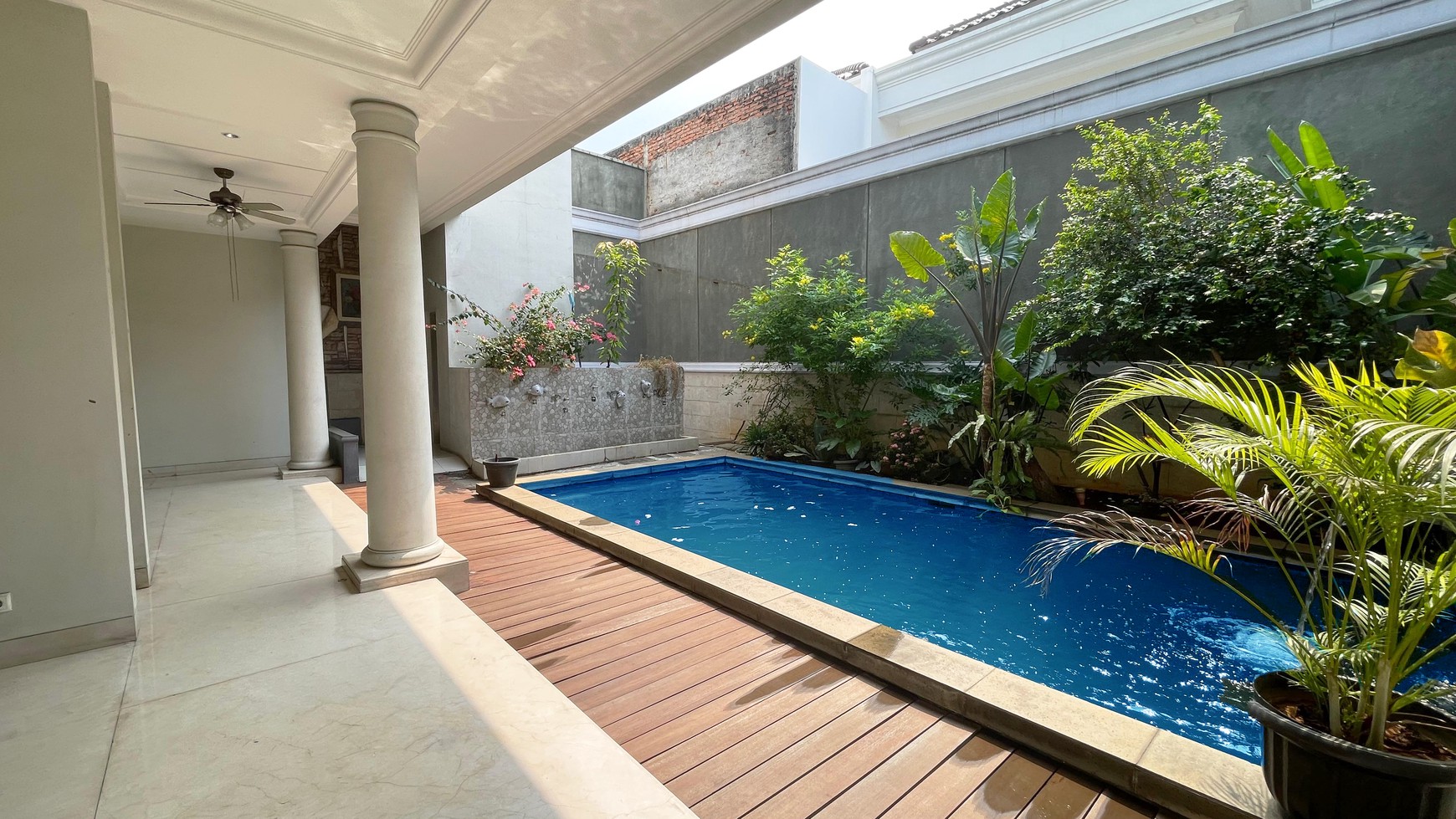 Rumah Mewah di Kebayoran Baru dgn Pool dan Lift di Jakarta Selatan