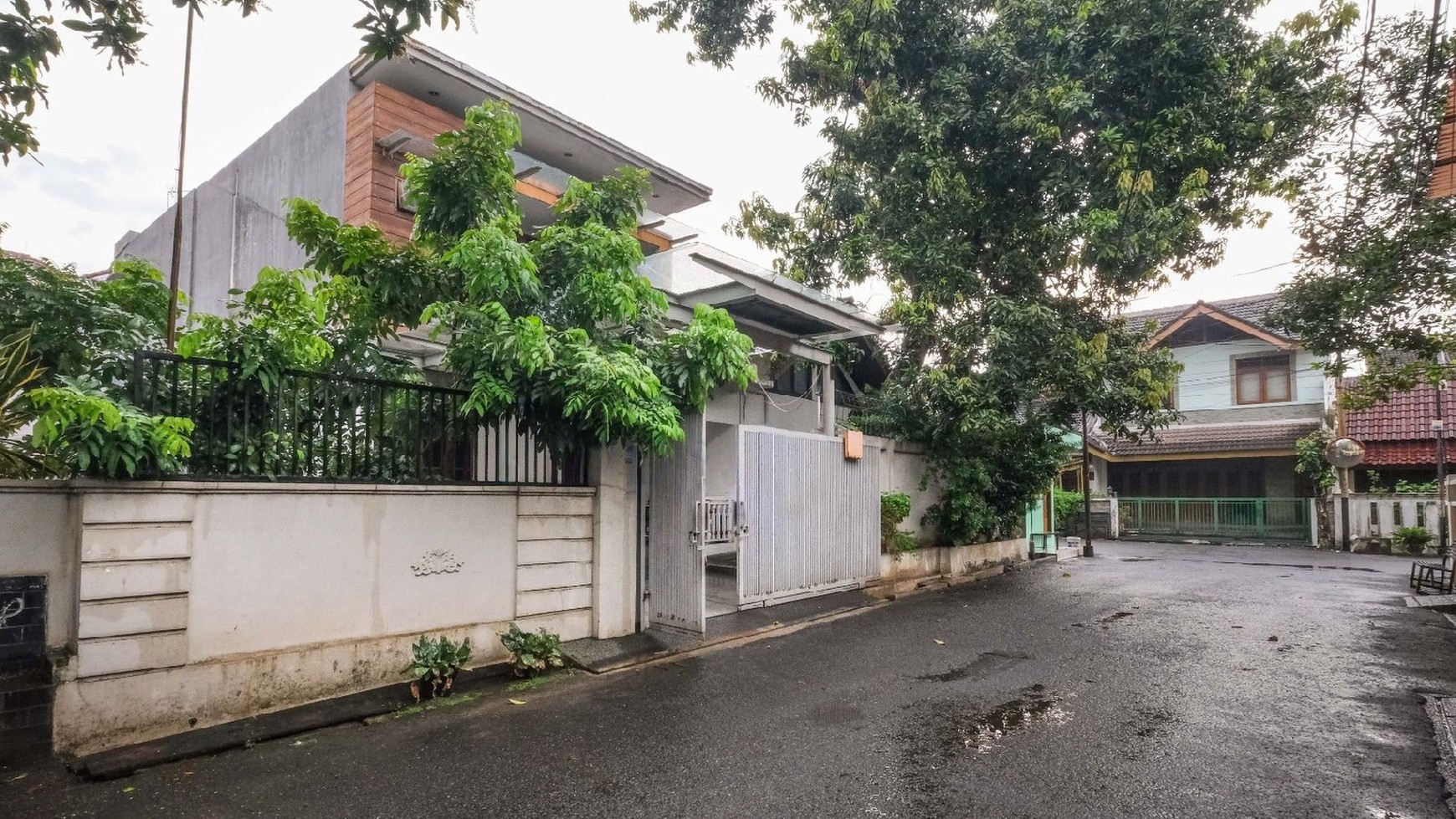 Rumah Mewah 2 Lantai dalam Komplek dan Strategis @Kebayoran Lama