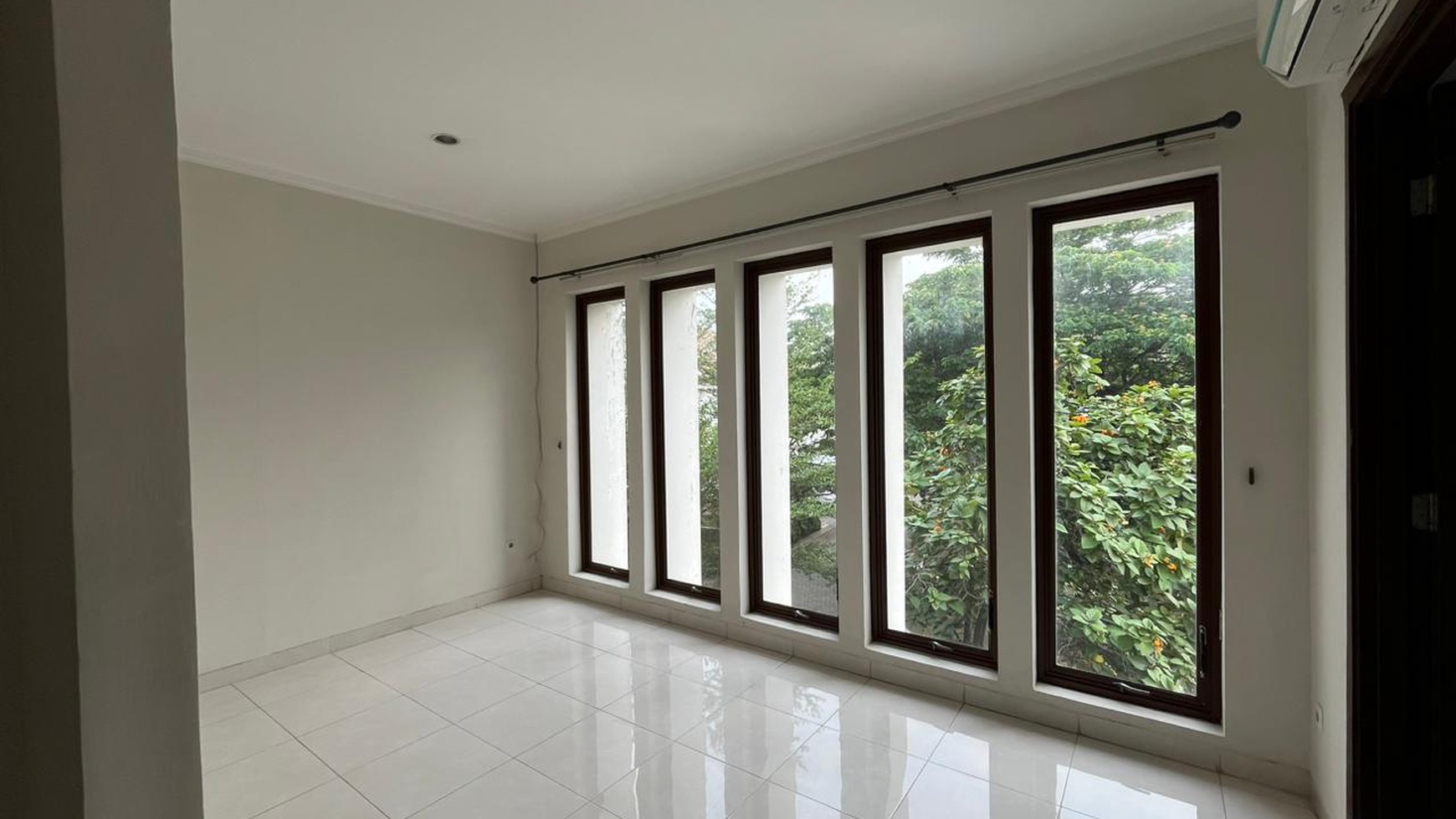 Rumah Bagus Di Discovery Conserva, Bintaro Jaya Sektor 9