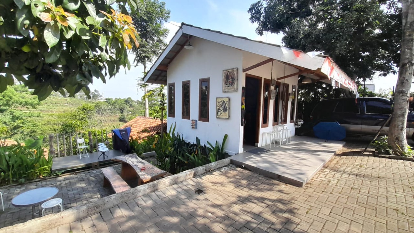 Villa & Cafe di Lokasi Strategis Pakuhaji Bandung