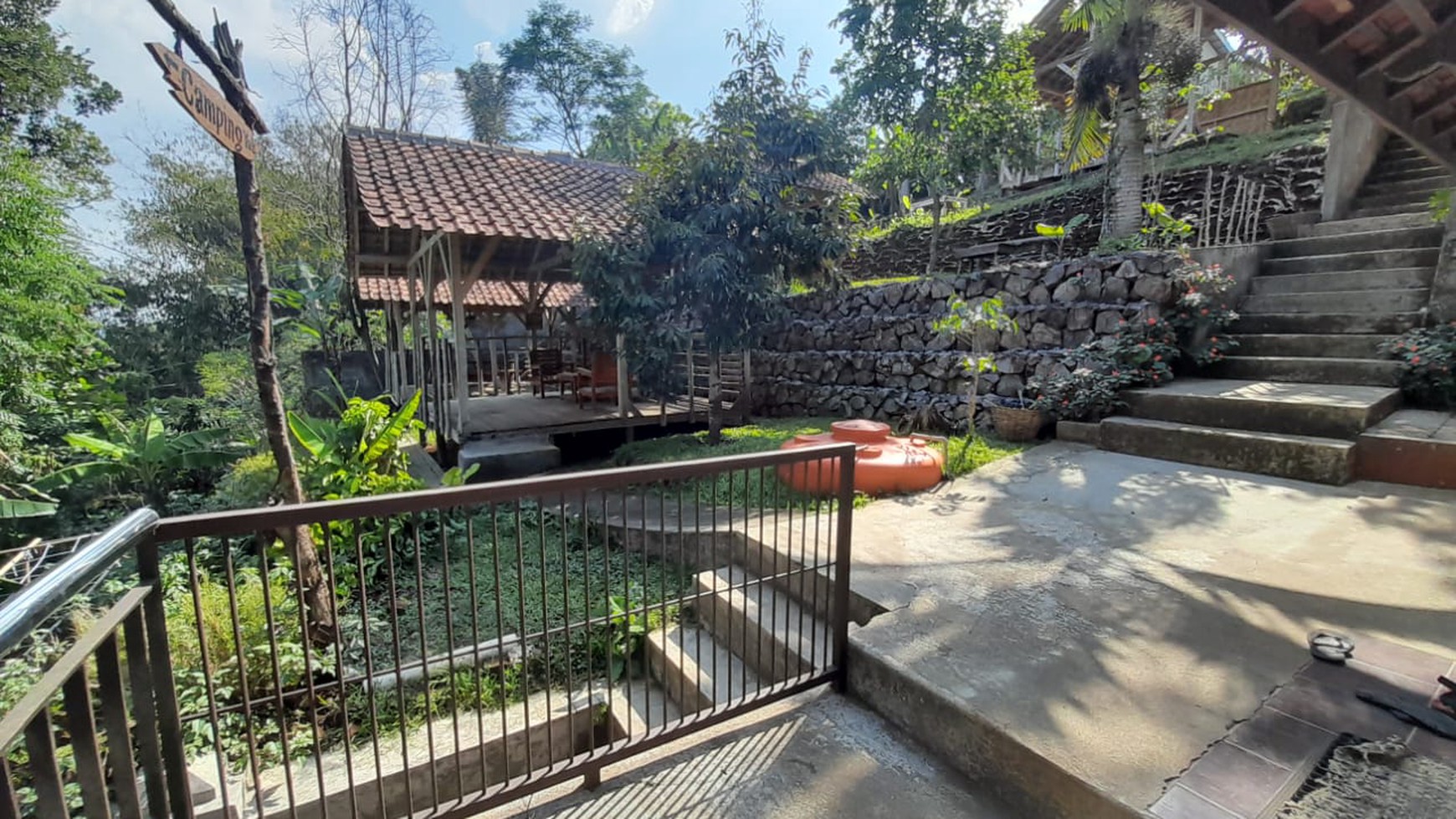 Villa & Cafe di Lokasi Strategis Pakuhaji Bandung