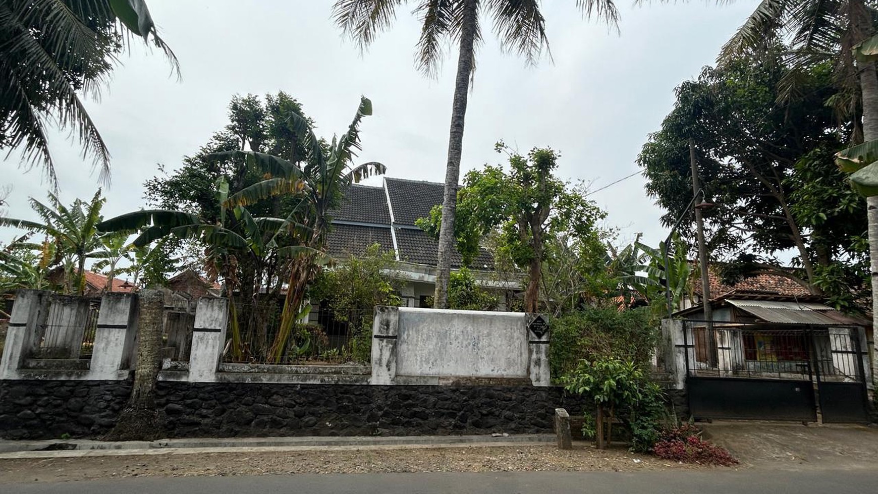 Rumah Tinggal 5 Kamar Lokasi Dekat Alun2 Kutoarjo 