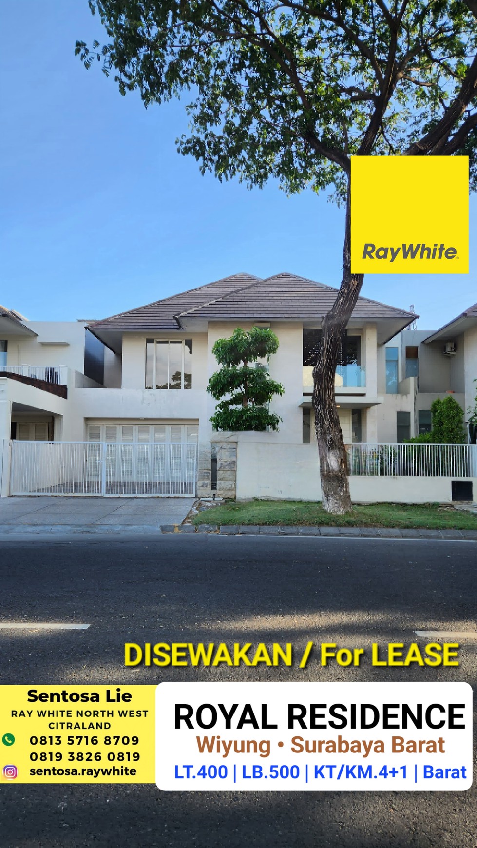 Disewakan Rumah Royal Residence FULL FURNISHED Modern Garasi Carport 4 Mobil SPESIAL Row Jalan LEBAR 6 Mobil  dekat Pakuwon Mall, Citraland, National Hospital, Graha Family