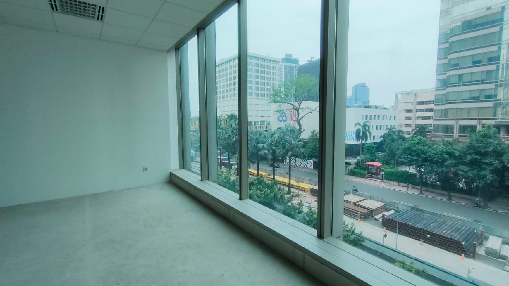 Office space Lippo Thamrin, 162m2, terletak di sebrang gedung Sinar Mas, hanya 5 menit berjalan kaki menuju Bundaran HI, Murah,