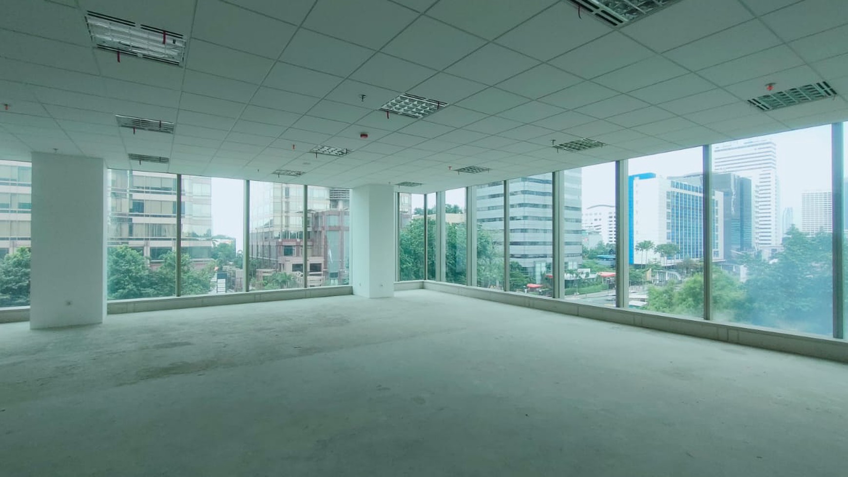 Office Lippo Thamrin, offce strata title di  kawasan bundaran HI, 218 m2, view ke  Jl Thamrin dan Sarinah, walking distance 3 menit ke MRT 