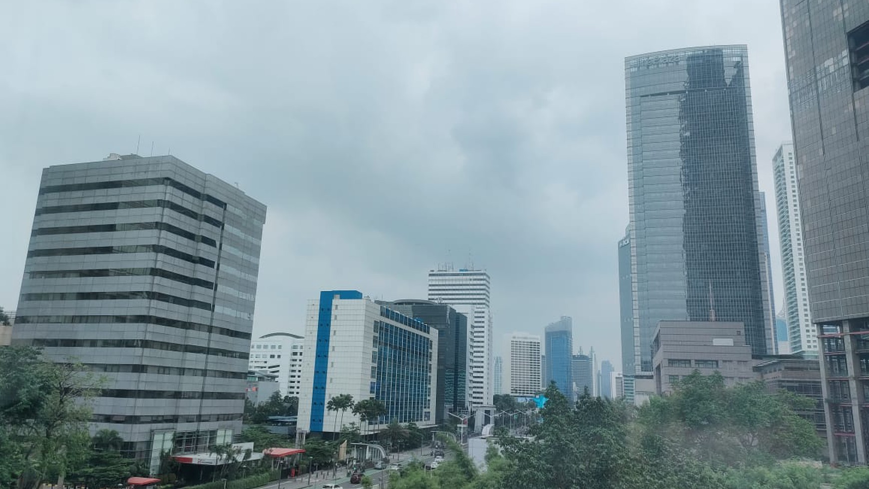 Office Lippo Thamrin, offce strata title di  kawasan bundaran HI, 218 m2, view ke  Jl Thamrin dan Sarinah, walking distance 3 menit ke MRT 