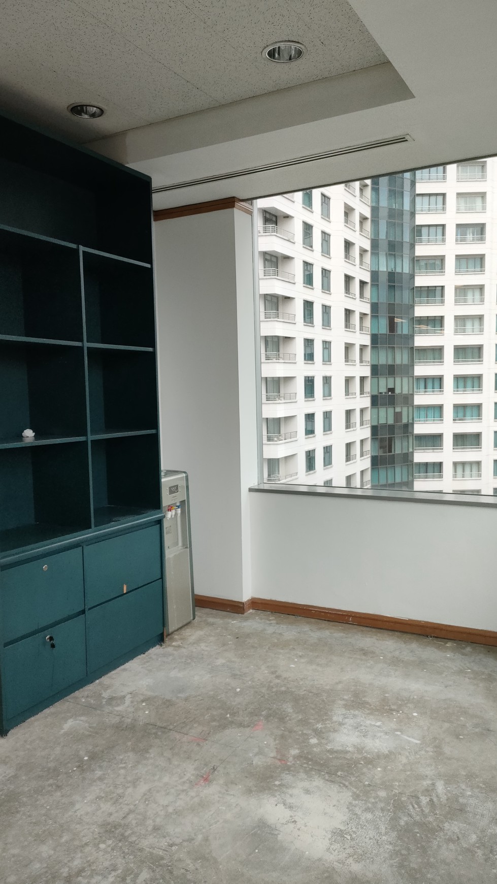 Mid Plaza Sudirman Office, 390m2, sudah ada partisi, bebas ganji-genap, pintu depan langsung menuju  MRT Setiabudi Astra