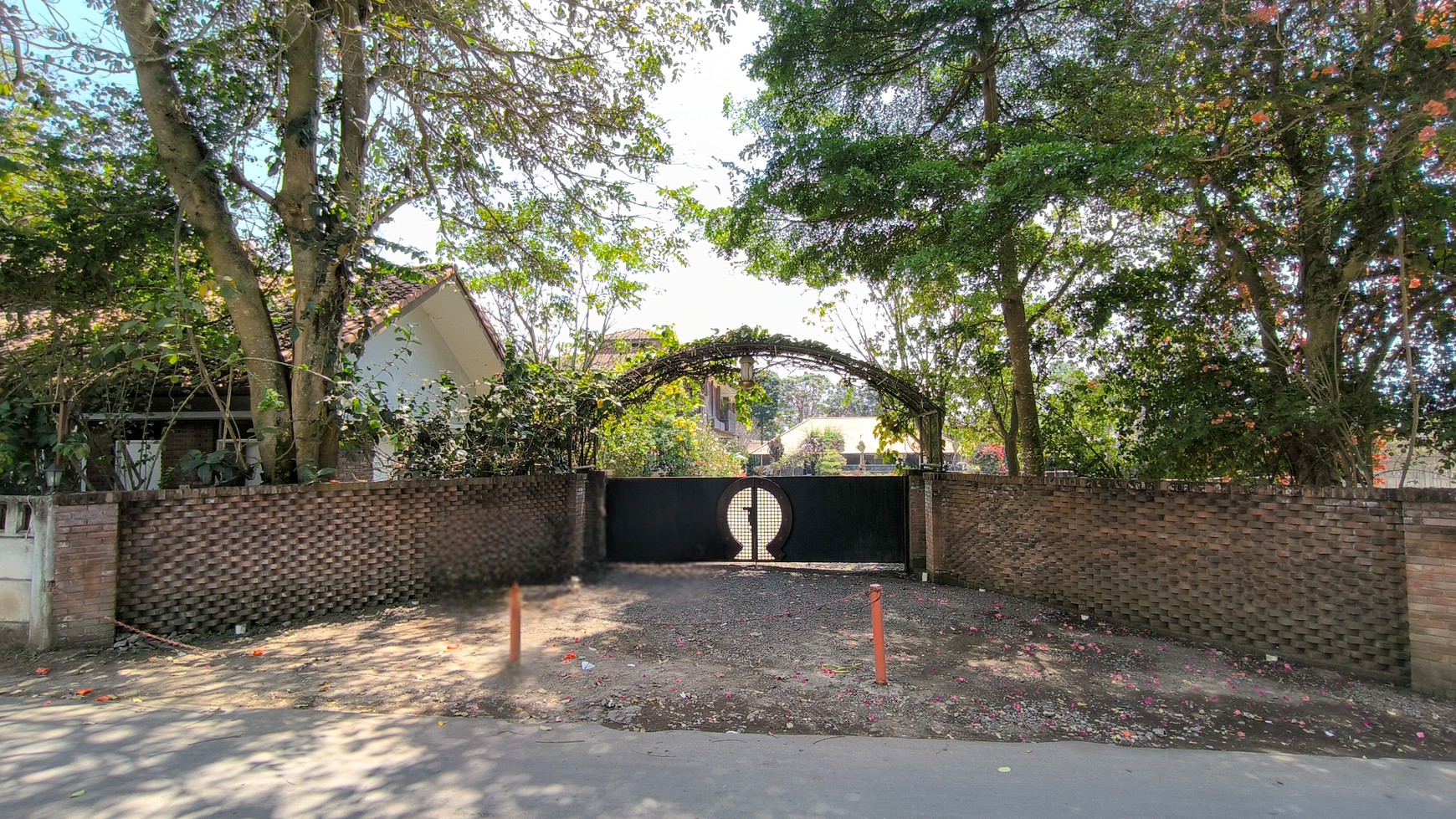 Villa Bagus dengan Pool di Jl Bumi Asih, Lembang, Bandung