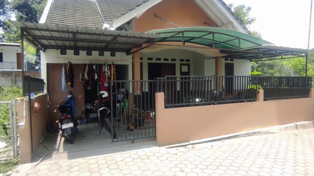 Rumah Tinggal 4 Kamar Lokasi Strategis di Sardonoharjo Ngaglik Sleman 